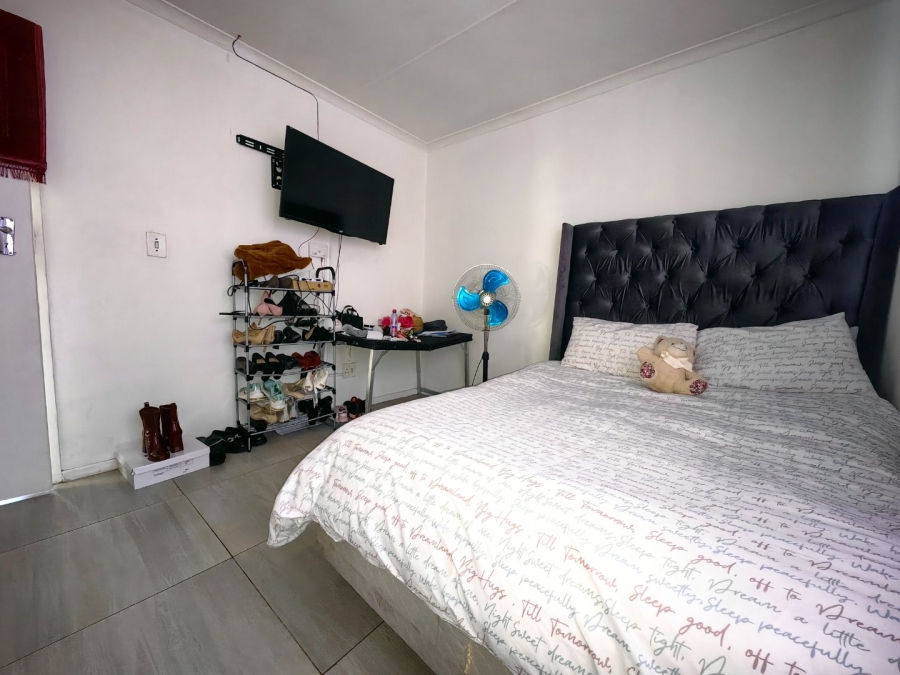 2 Bedroom Property for Sale in Lentegeur Western Cape